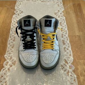 Jorden 1 Mid white Cement